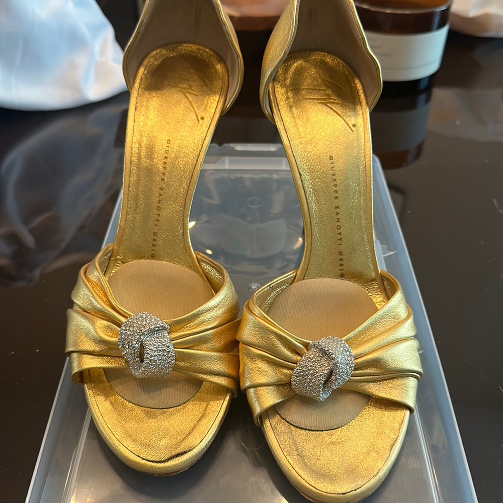 Giuseppe Zanotti Gold Peep Toe Pumps